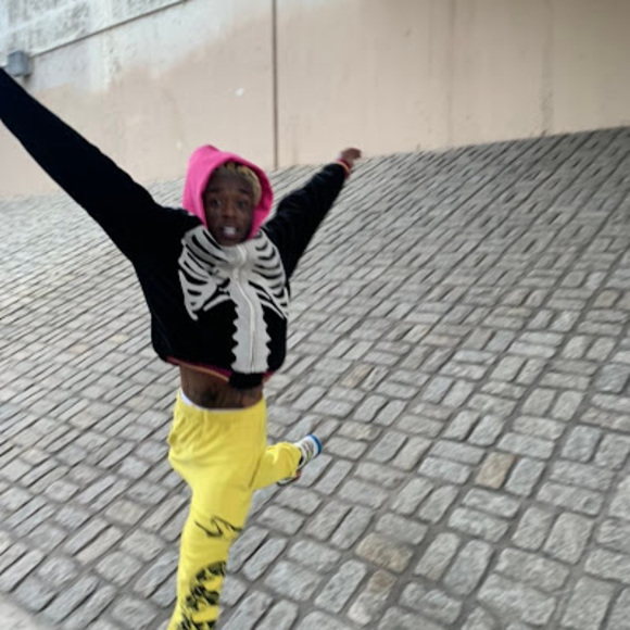 Meet your Posher, Mckinley - Picture 1 of 1